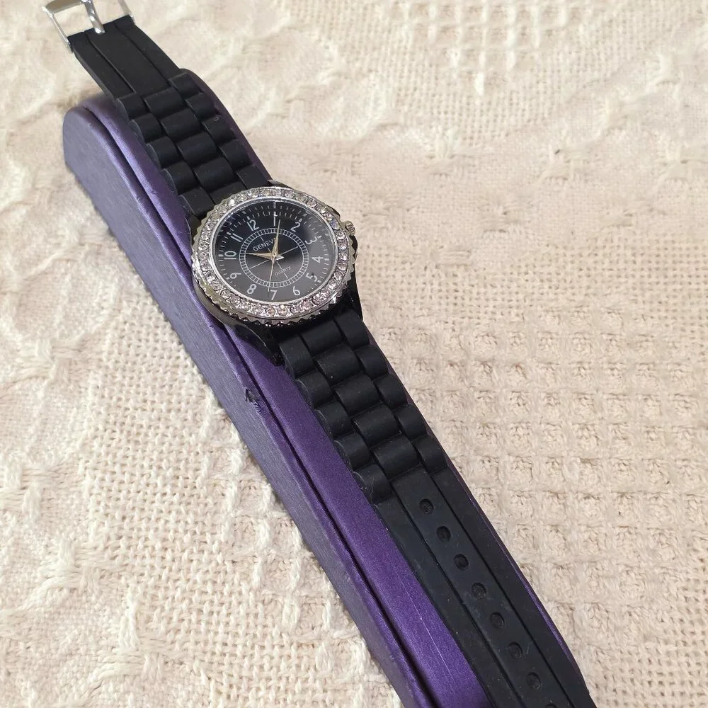 Geneva Black Face Silver Crystal Accent Round Unisex Wrist Watch Silicone Band